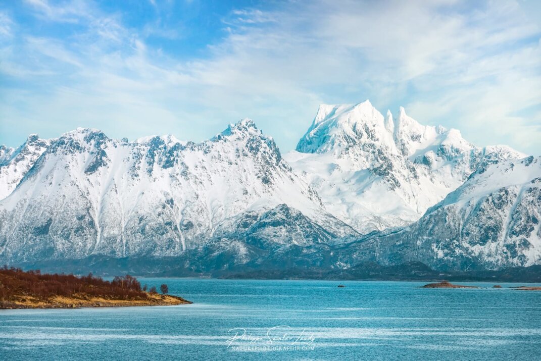 Montagnes sur les îles Lofoten