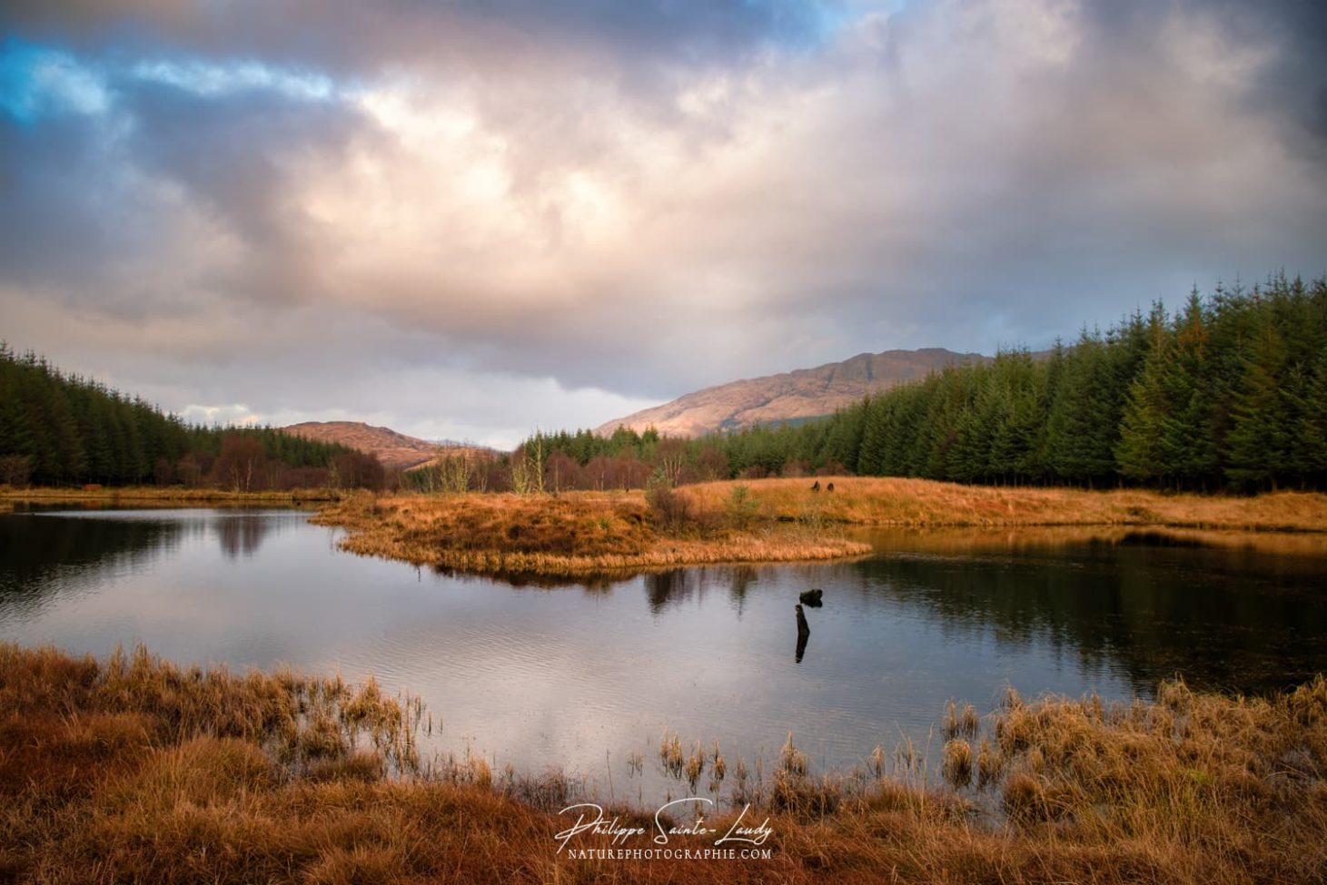 Un loch dans les Highlands