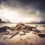 Photo de la plage de Ramberg en Norvège