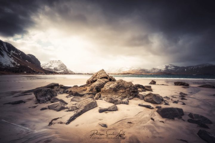 Photo de la plage de Ramberg en Norvège
