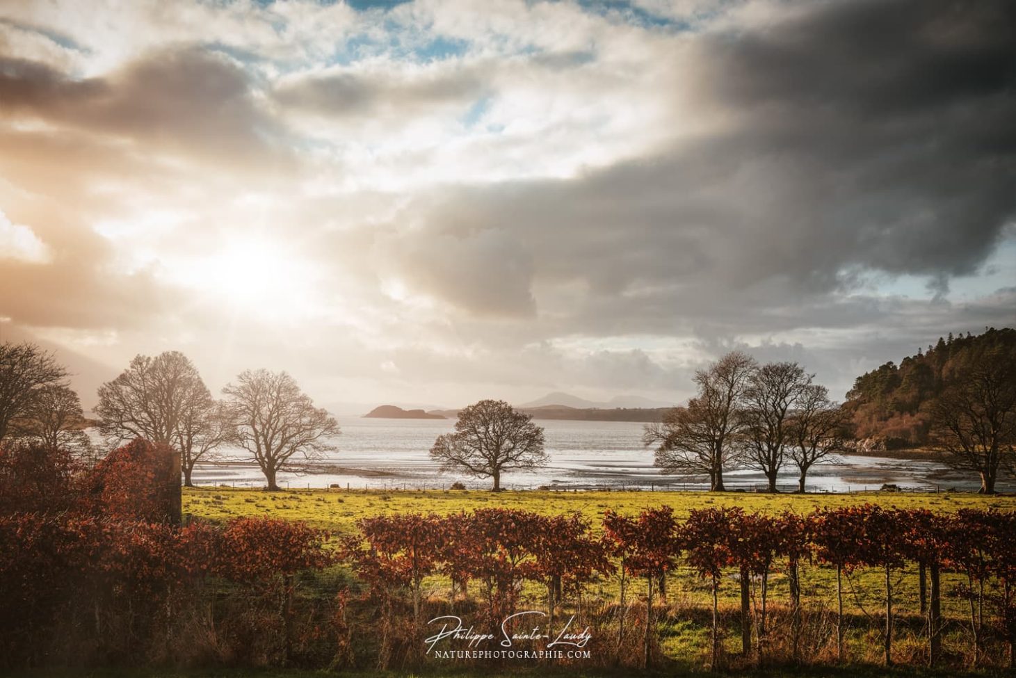 Rayons de soleil sur les côtes écossaises