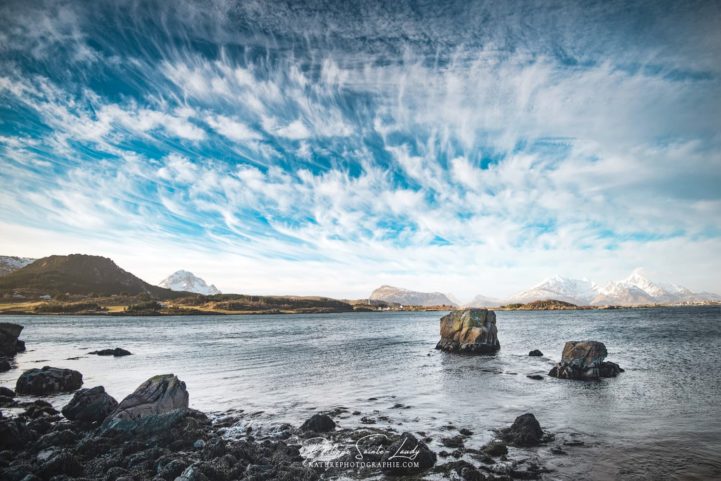 Ciel bleu et nuages sur les Lofoten