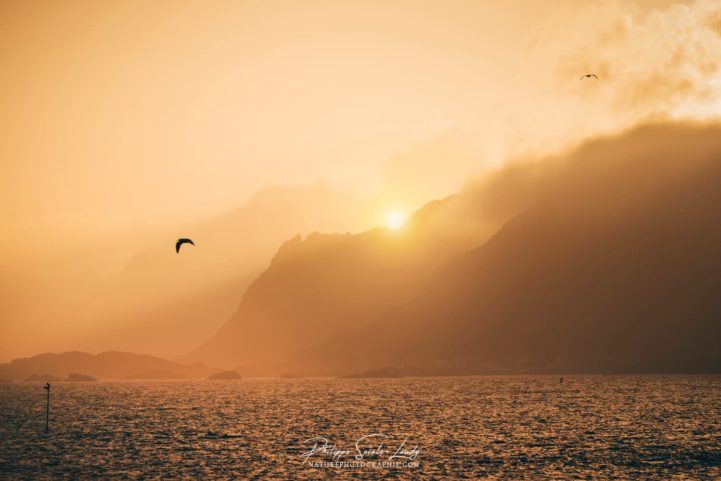 Le soleil se couche sur les Lofoten