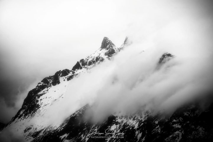 Montagne dans les nuages