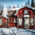 Maison en bois de couleur rouge en Finlande