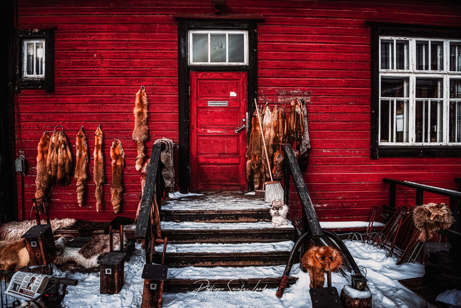 Maison en bois rouge traditionnelle de Finlande