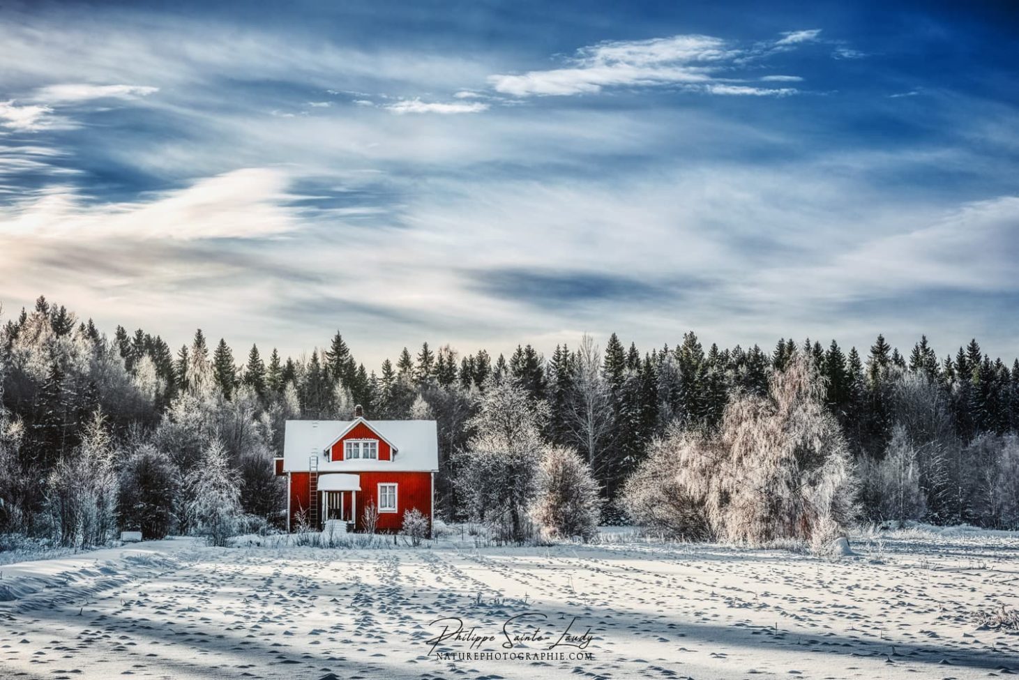 Maison rouge traditionnelle en Finlande