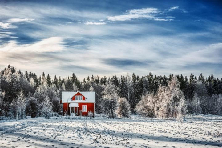 Maison rouge traditionnelle en Finlande