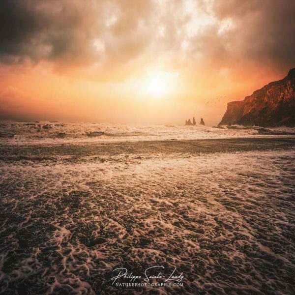 Coucher de soleil sur la plage de Vik