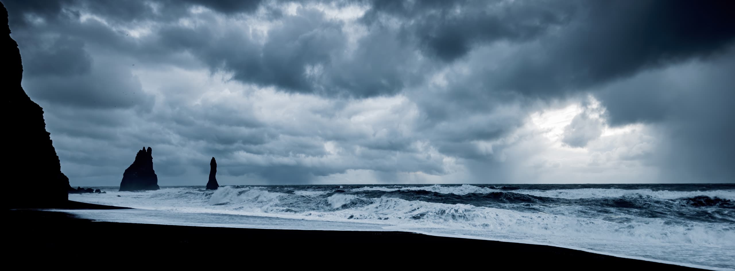 Les Reynisdrangar en Islande