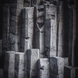 Colonnes de basalte à Reynisfjara en Islande