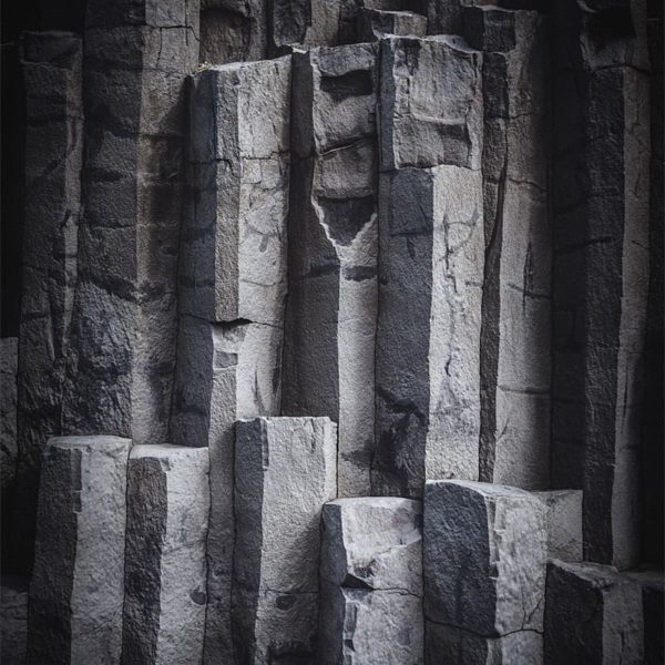 Colonnes de basalte à Reynisfjara en Islande
