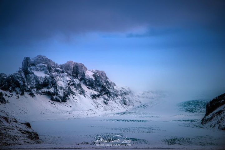 Montagnes enneigées en Islande