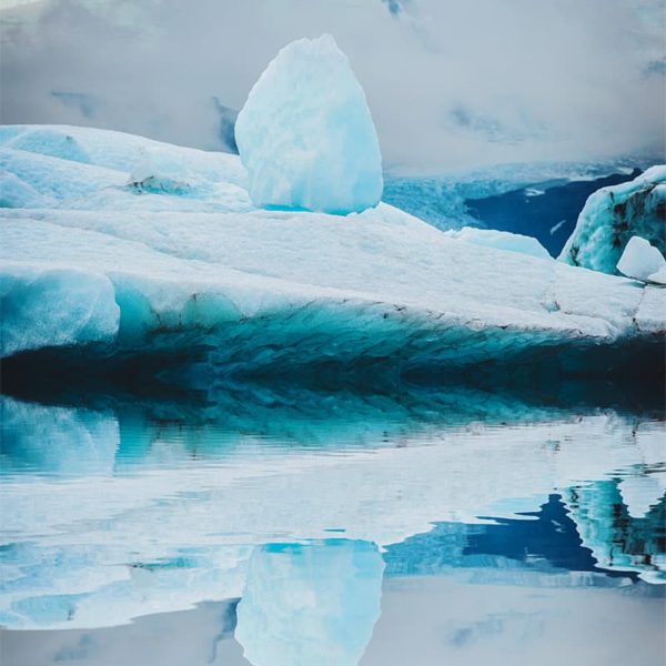 Reflet d'icebergs dans la baie de Jökulsárlón