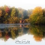 Cabanon sur pilotis en automne