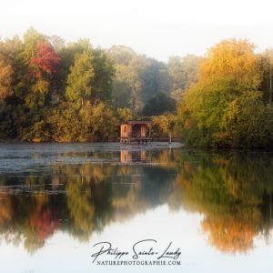 Autumn on the Water Cabanon sur pilotis en automne