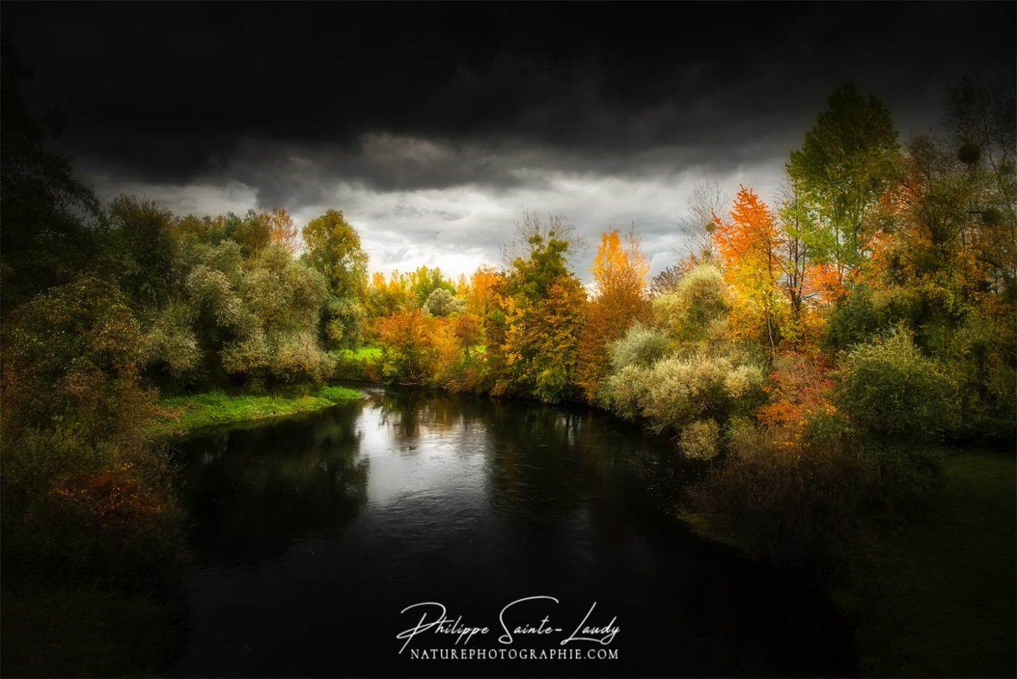 Photo d'un sombre automne