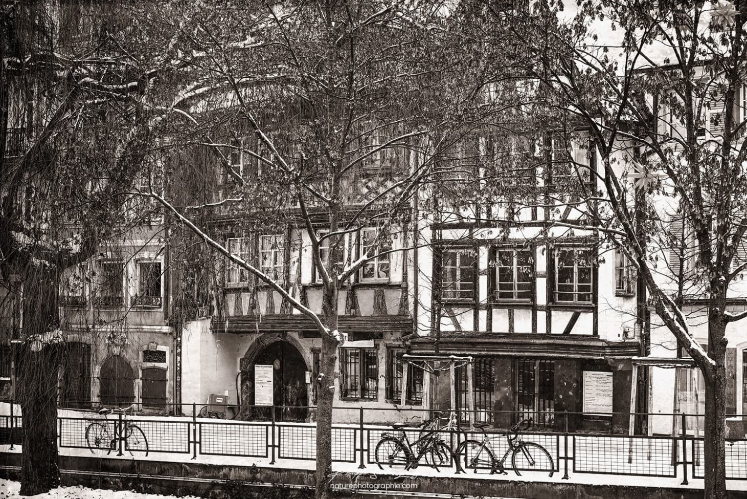 Quai de Strasbourg en noir et blanc