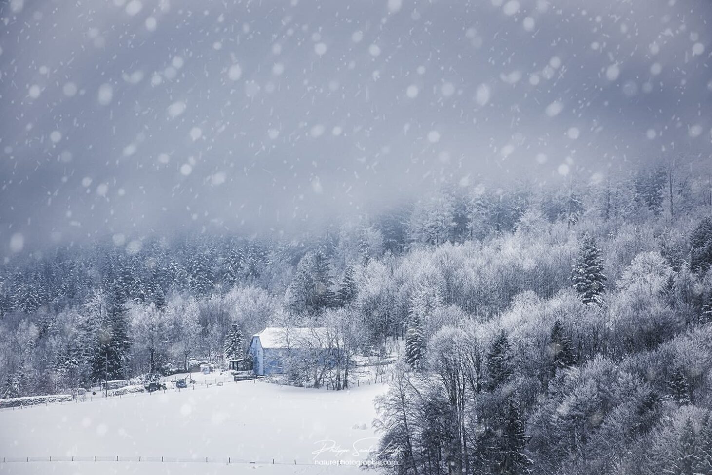 Ferme sous la neige dans les Vosges