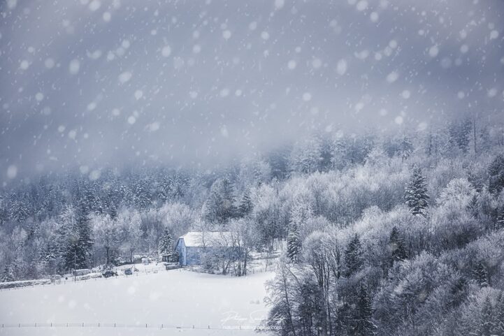 Ferme sous la neige dans les Vosges