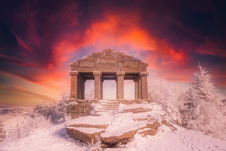Coucher de soleil sur le temple du Donon