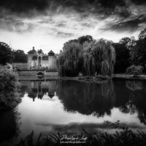 Sercy in Black and White Château de Sercy en noir et blanc