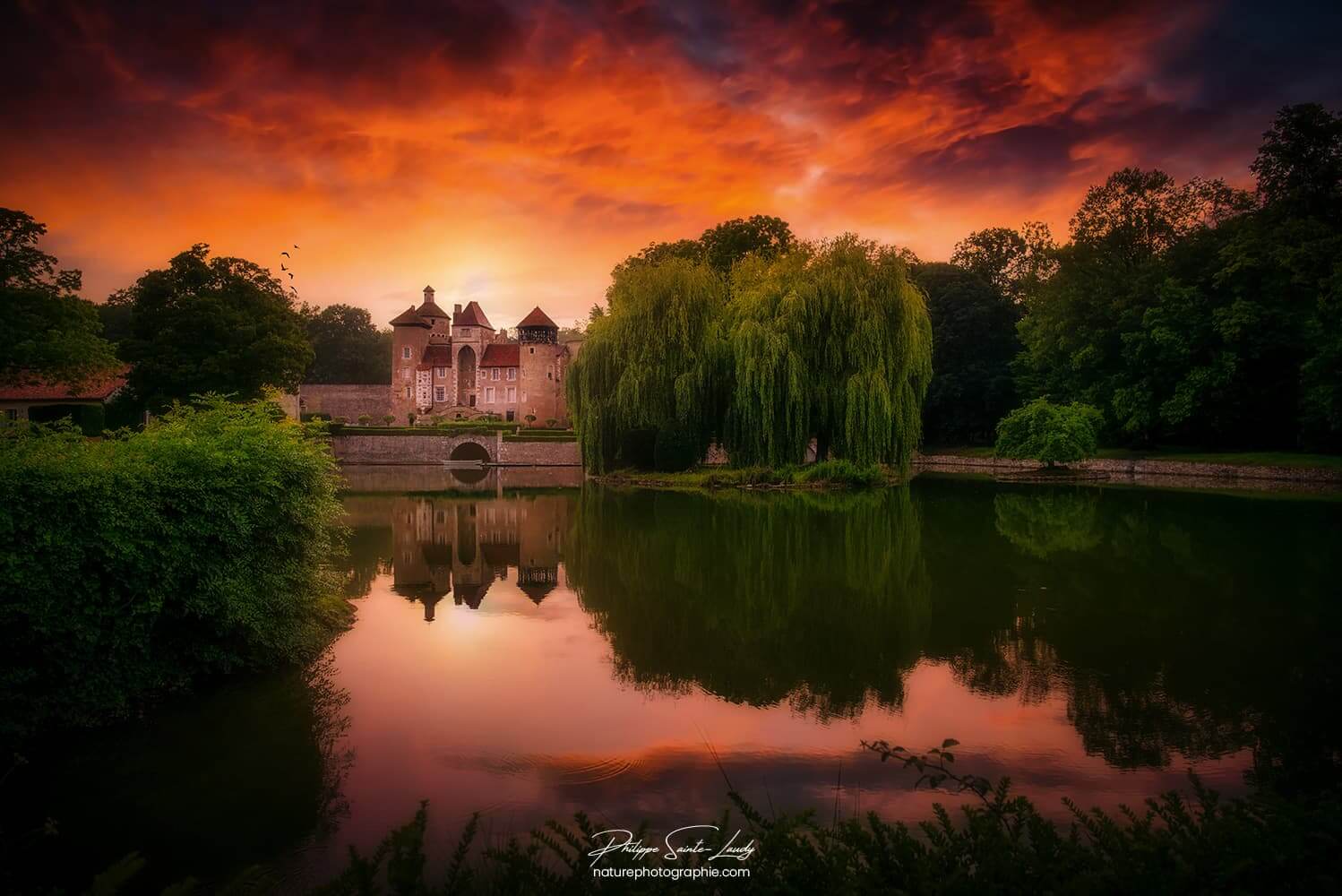 Coucher de soleil sur le château de Sercy