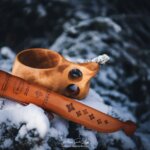 Kuksa et puukko dans la neige