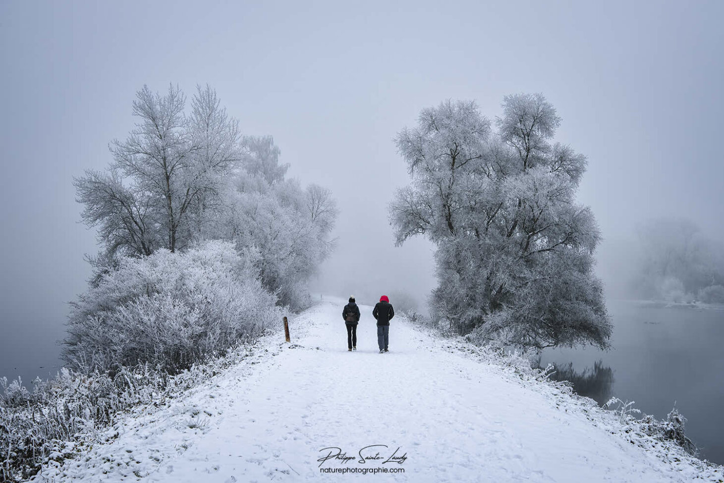 Un couple dans la neige
