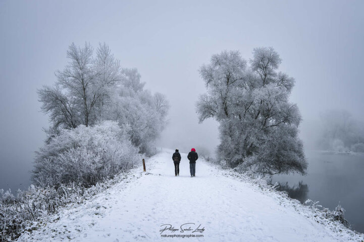 Un couple dans la neige
