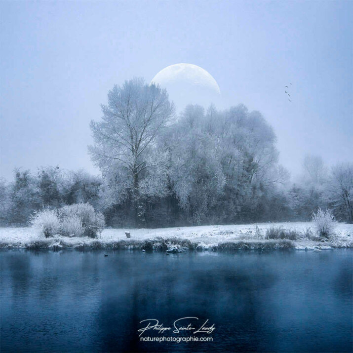 Lune sur paysage glacé