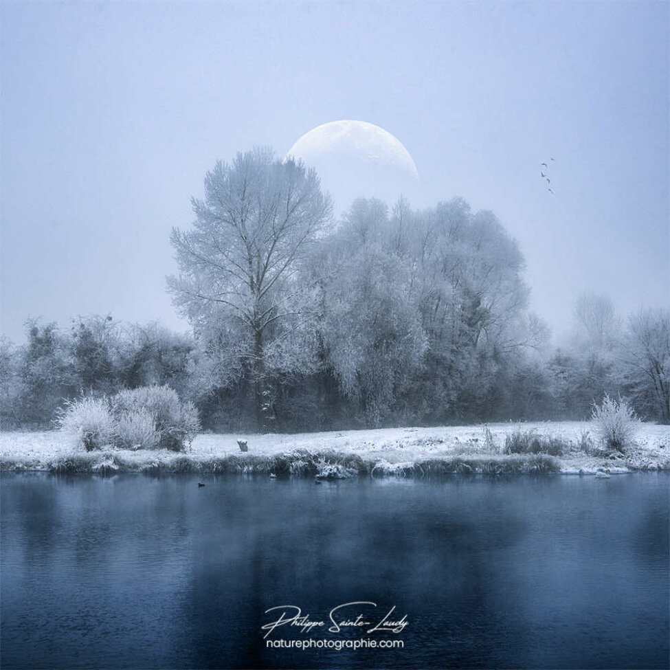 Lune sur paysage glacé