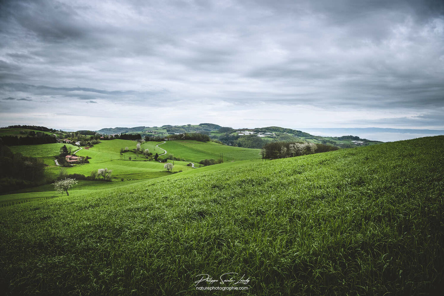 Ciel chargé au-dessus des Monts du Lyonnais