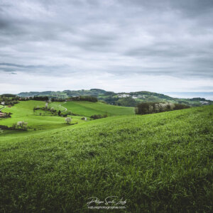 Ciel chargé au-dessus des Monts du Lyonnais