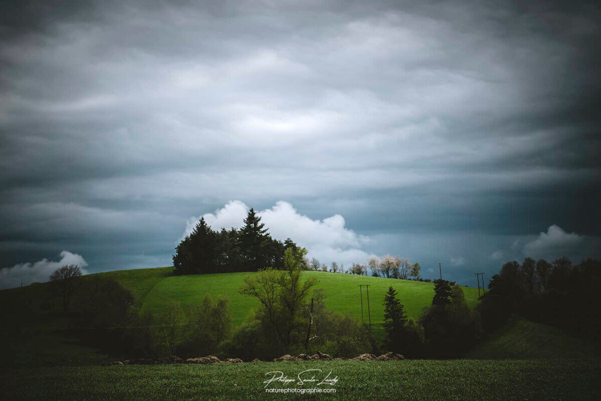 Paysage et ciel d'orage