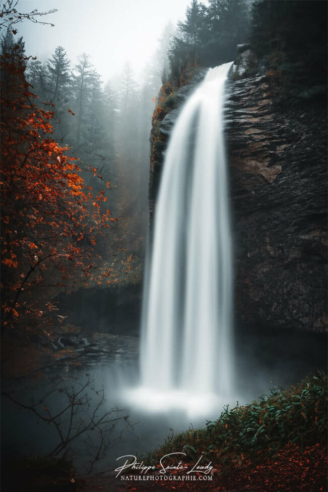 Photos de cascades réalisées avec l'aide de l'IA intelligence artificielle générative de Photoshop