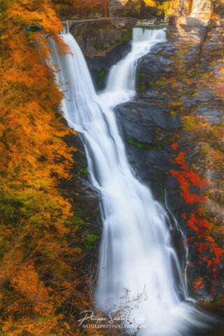 Photos de cascades réalisées avec l'aide de l'IA intelligence artificielle générative de Photoshop