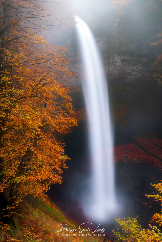 Photos de cascades réalisées avec l'aide de l'IA intelligence artificielle générative de Photoshop
