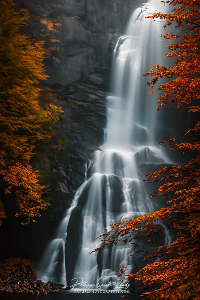 Photos de cascades réalisées avec l'aide de l'IA intelligence artificielle générative de Photoshop