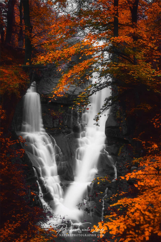 Photos de cascades réalisées avec l'aide de l'IA intelligence artificielle générative de Photoshop