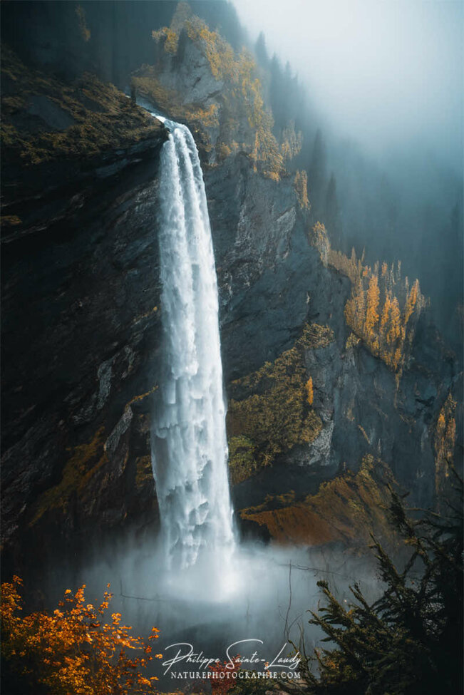 Photos de cascades réalisées avec l'aide de l'IA intelligence artificielle générative de Photoshop