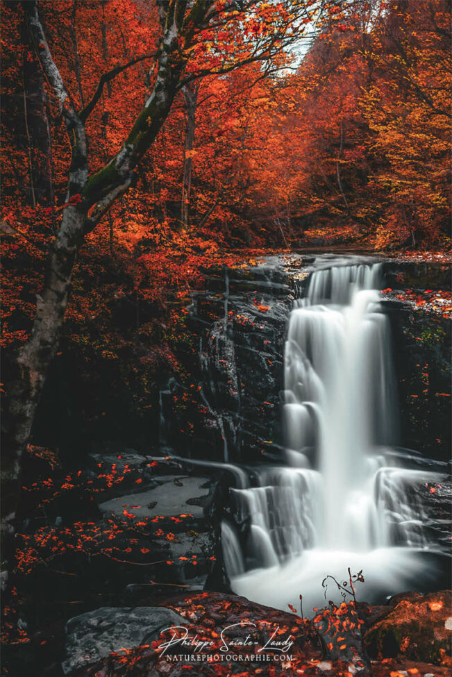 Photos de cascades réalisées avec l'aide de l'IA intelligence artificielle générative de Photoshop