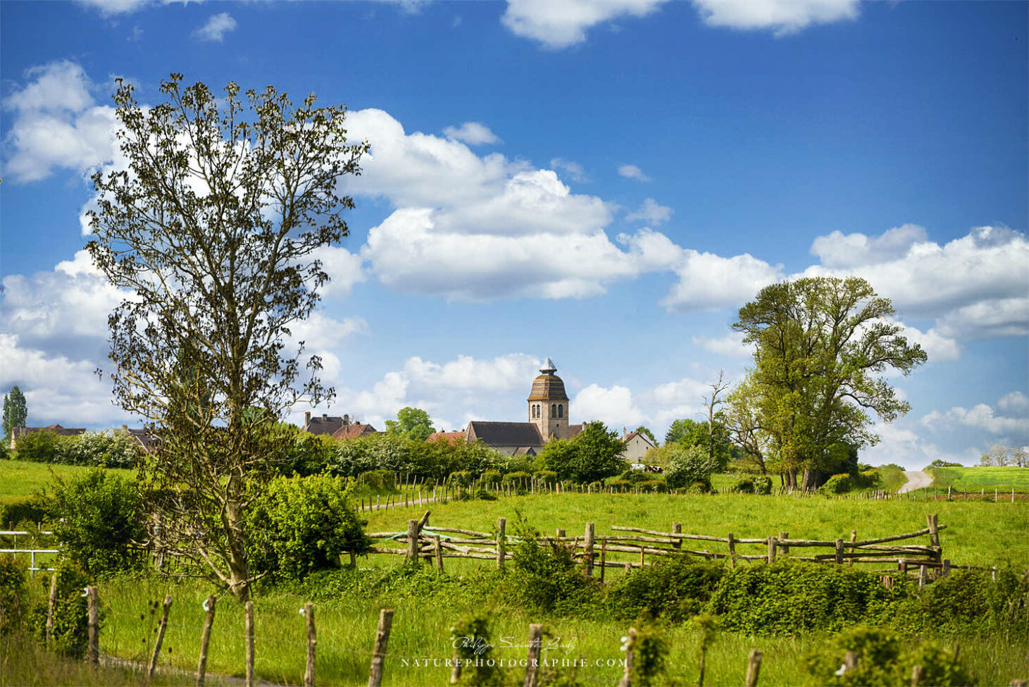 Village avec son clocher