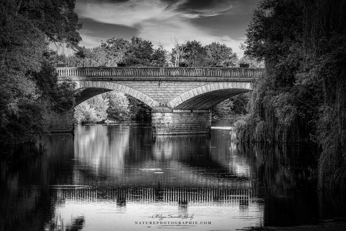 Pont de Pesme en noir et blanc
